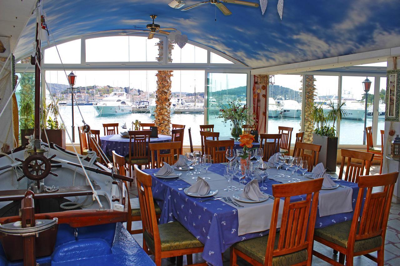 Marina Frapa Resort Rogoznica Екстериор снимка