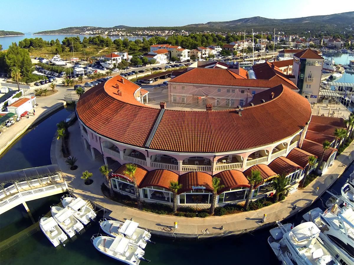 Marina Frapa Resort Rogoznica Екстериор снимка
